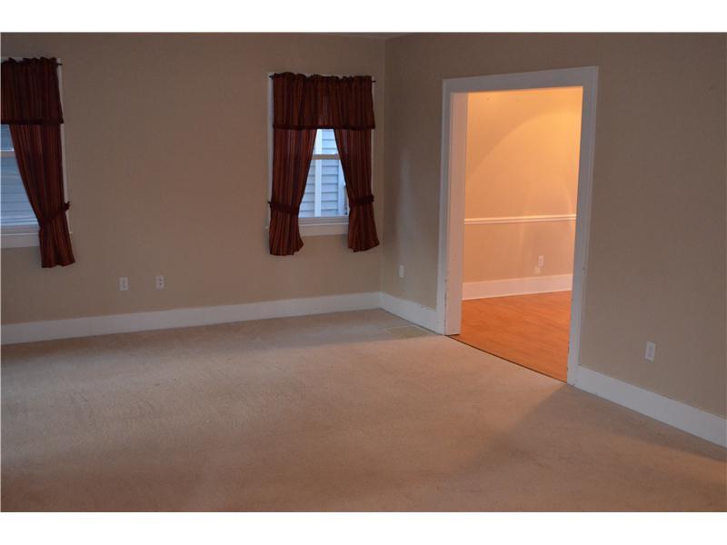2642 River Road Vandergrift, PA 15690 - Photo 5 of 12 Living Room.