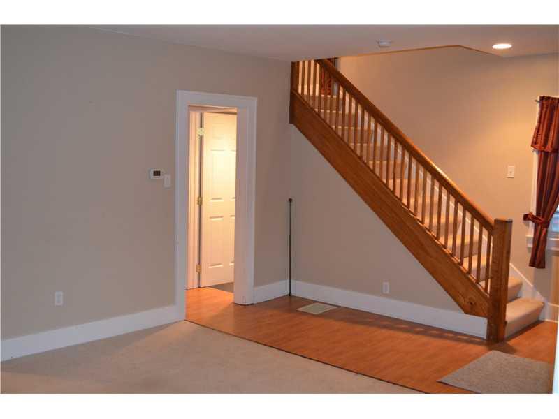 2642 River Road Vandergrift, PA 15690 - Photo 6 of 12 Entry/Foyer.