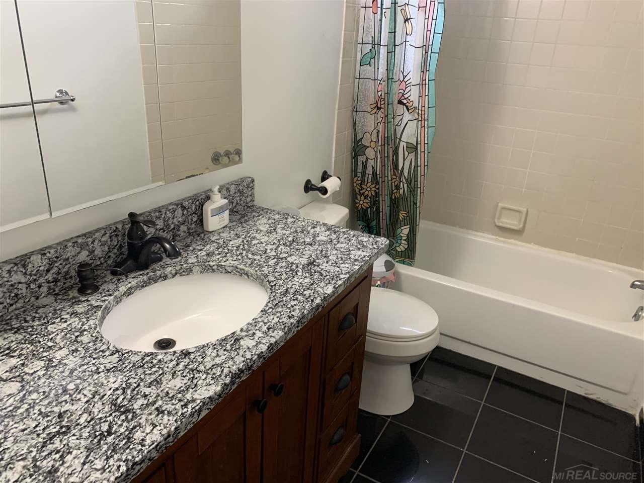 741 Kentucky Drive Rochester, MI 48307 - Photo 14 of 20 50039312-13.JPG
