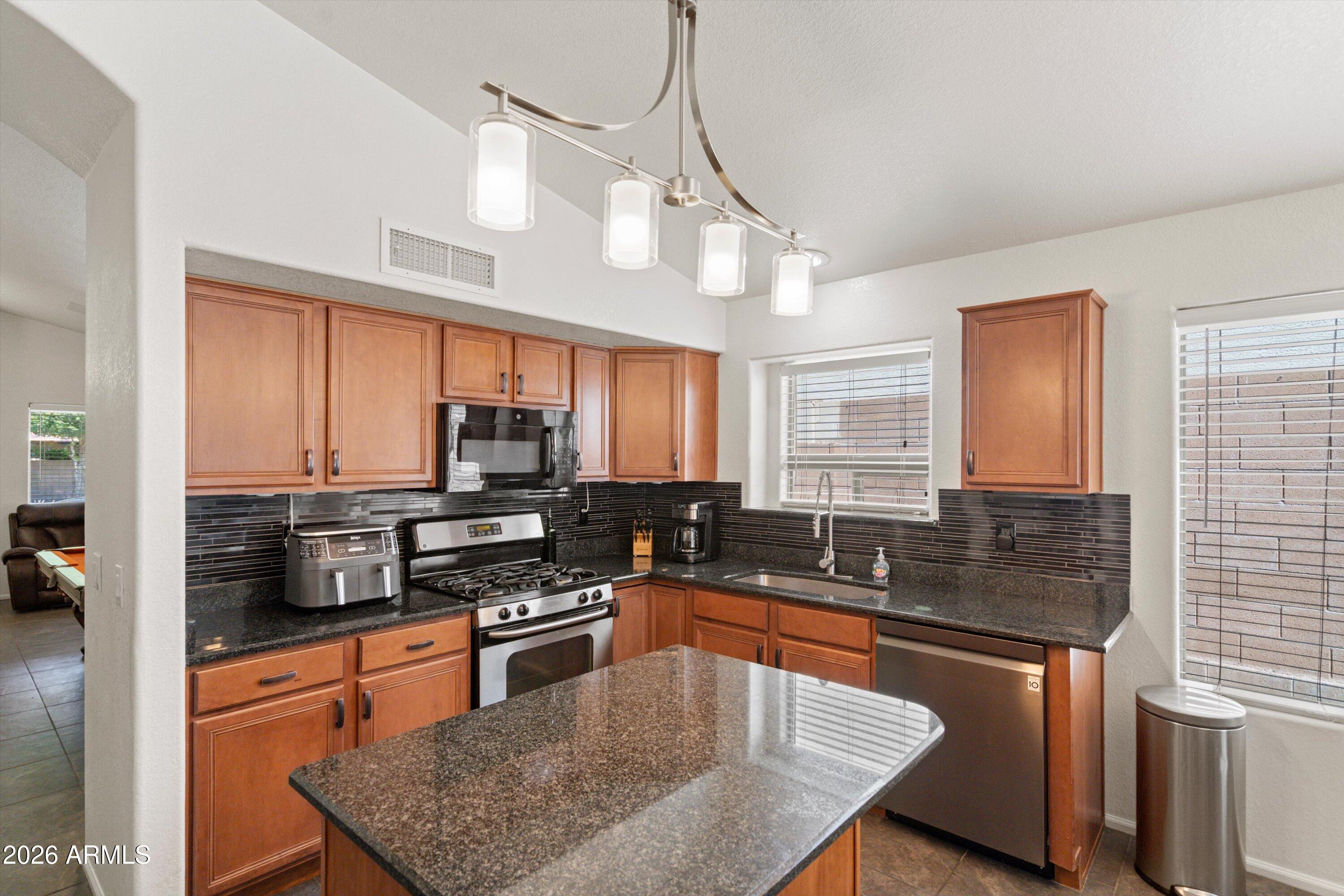 28619 North Nobel Road Phoenix, AZ 85085 - Photo 11 of 36 13-Kitchen