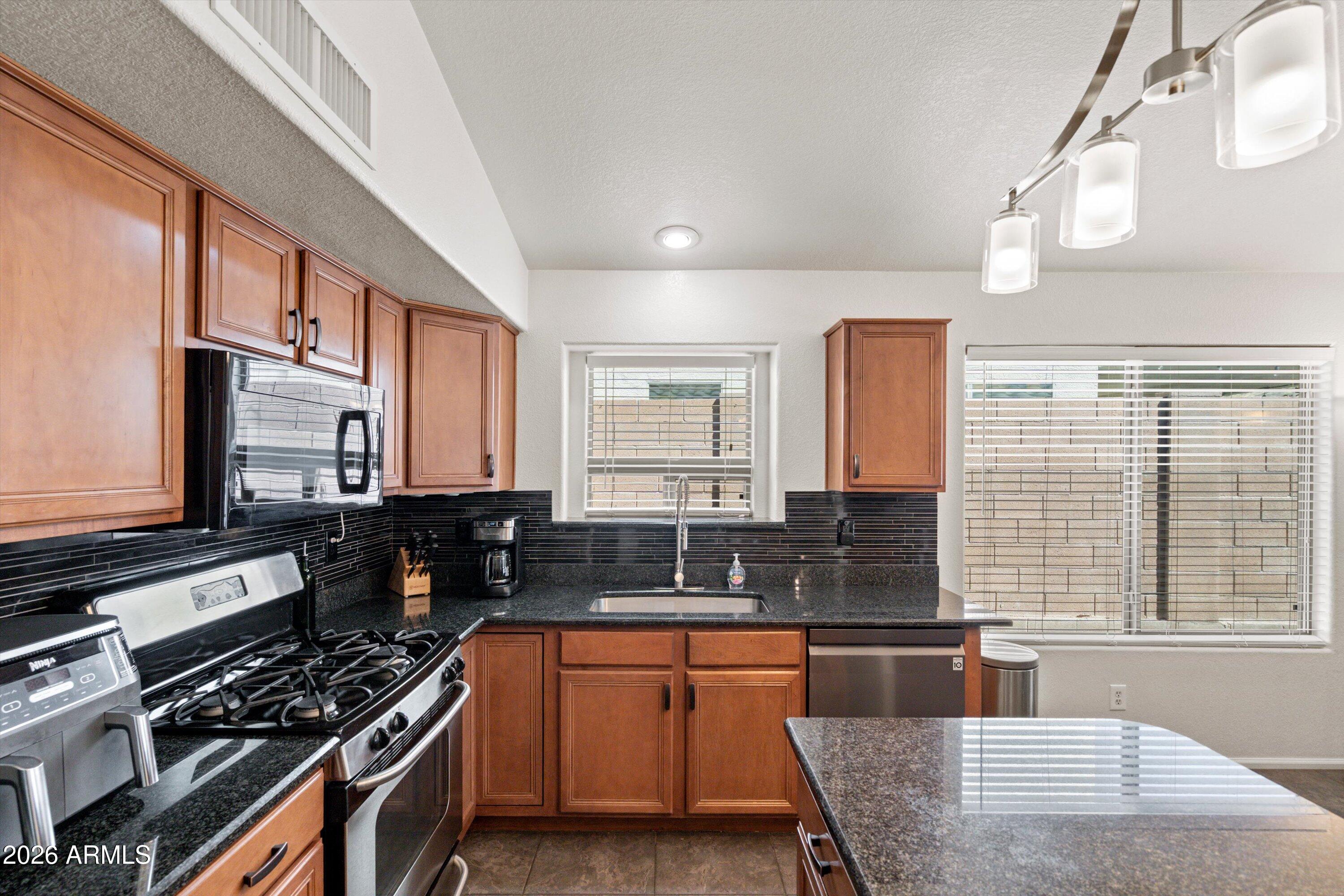 28619 North Nobel Road Phoenix, AZ 85085 - Photo 12 of 36 14-Kitchen