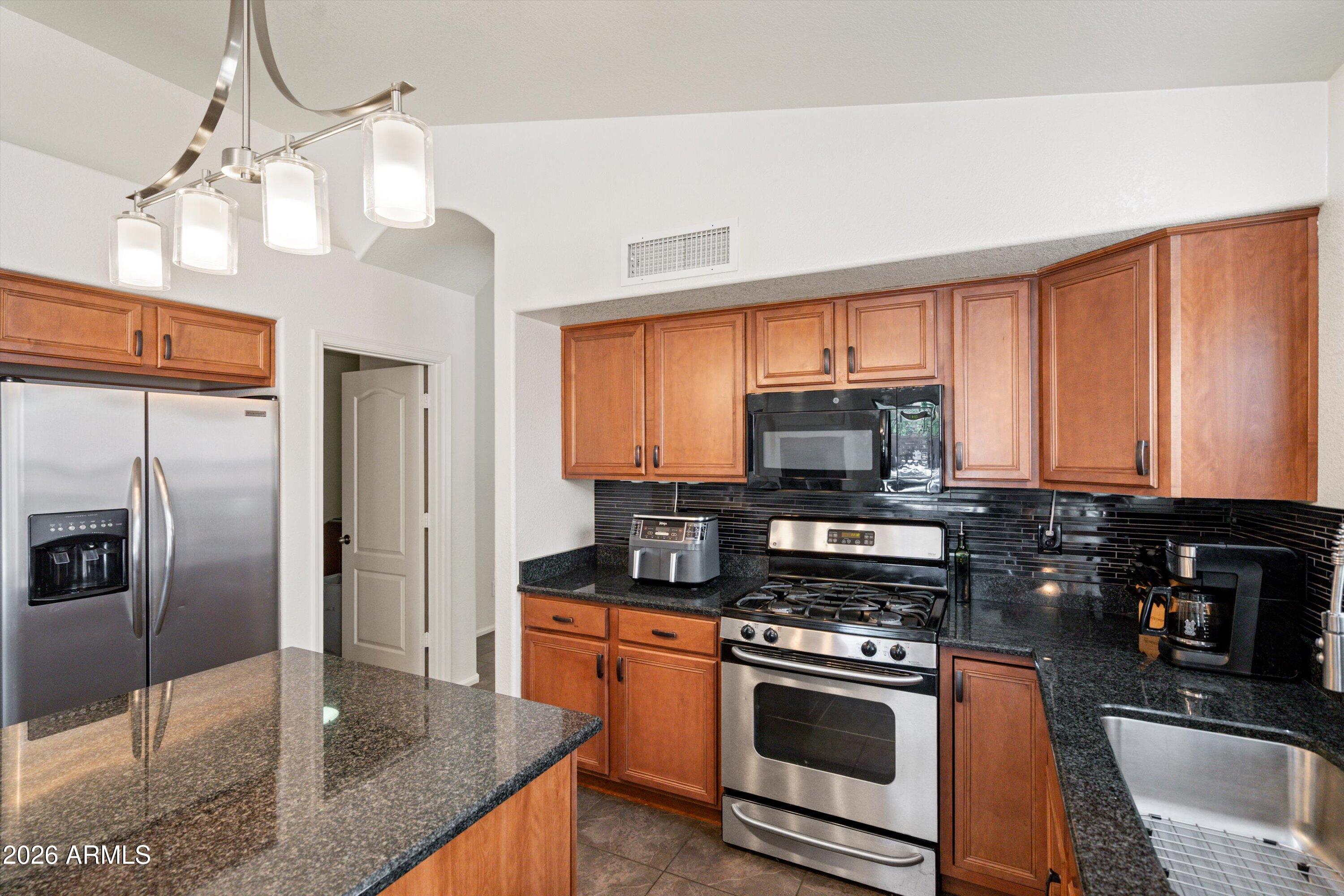 28619 North Nobel Road Phoenix, AZ 85085 - Photo 13 of 36 15-Kitchen