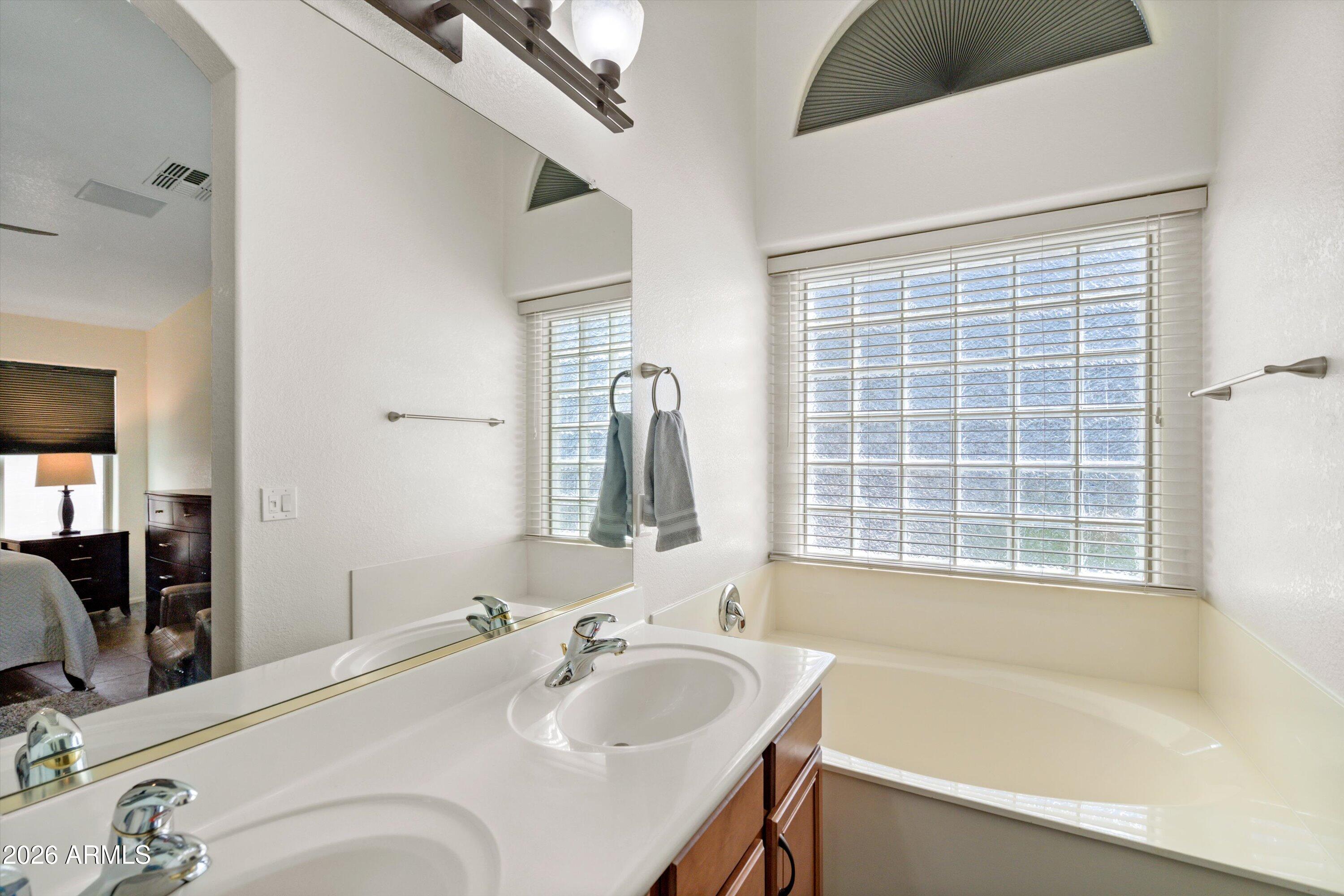 28619 North Nobel Road Phoenix, AZ 85085 - Photo 19 of 36 23-Primary Bathroom