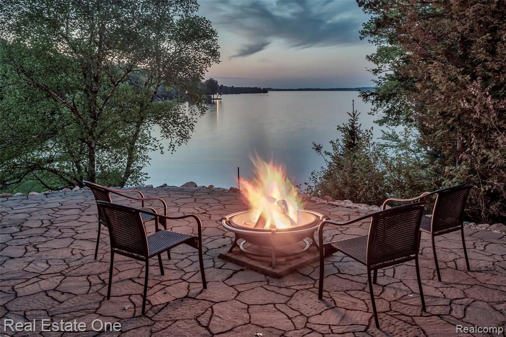 2722 Piney Ridge Road Ludington, MI 49431 - Photo 9 of 64