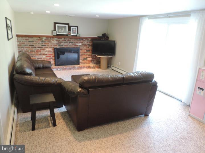 136 Rotterdam Road North Holland, PA 18966 - Photo 12 of 24 Family Room