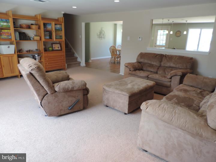 136 Rotterdam Road North Holland, PA 18966 - Photo 9 of 24 Living Room