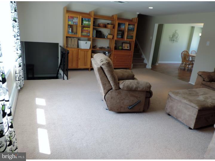 136 Rotterdam Road North Holland, PA 18966 - Photo 10 of 24 Living Room