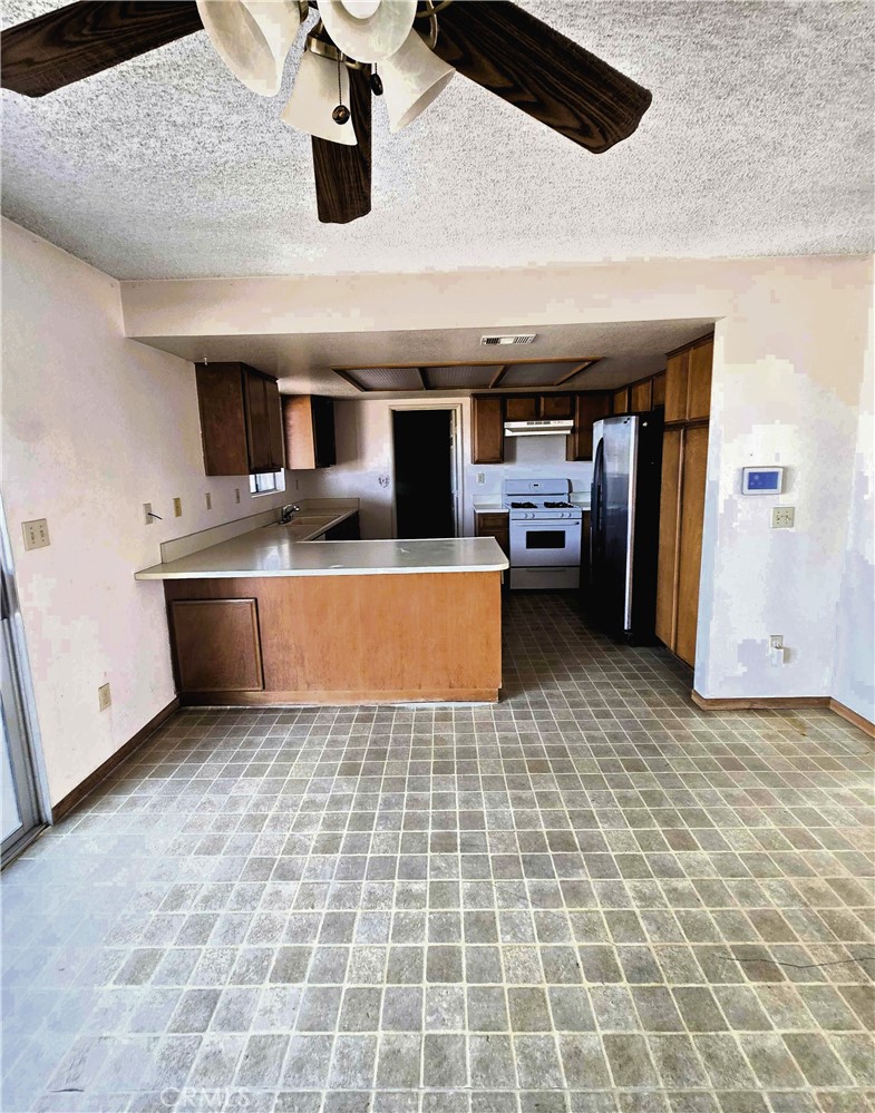 22684 Powhatan Road Apple Valley, CA 92308 - Photo 7 of 21