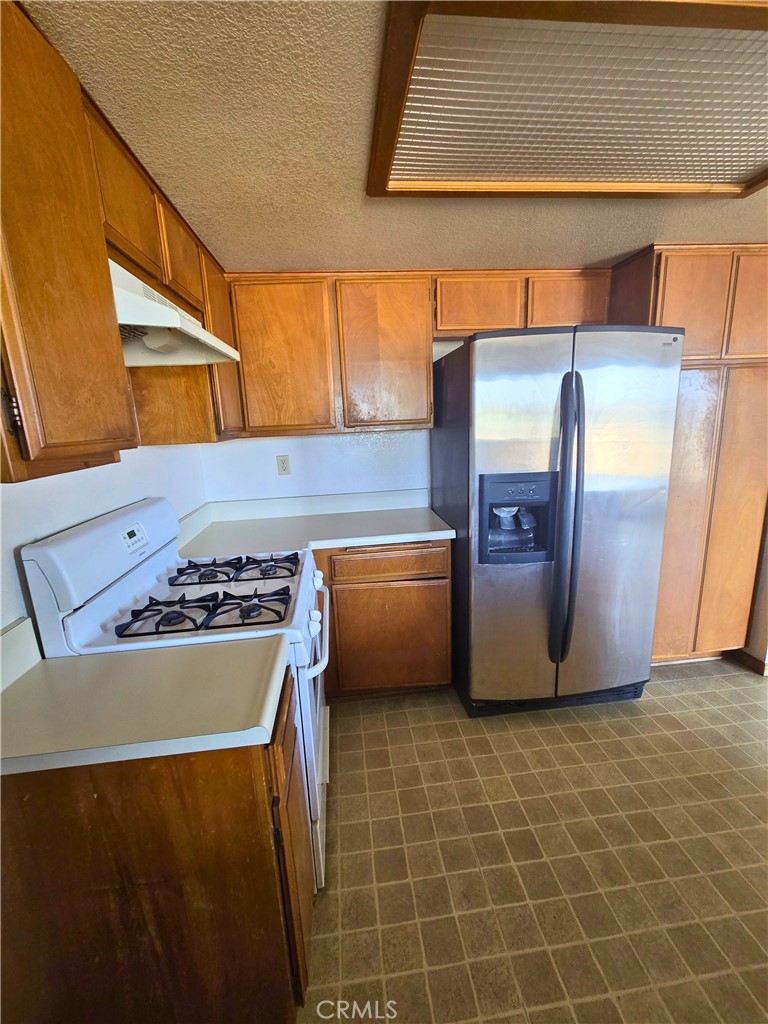 22684 Powhatan Road Apple Valley, CA 92308 - Photo 8 of 21