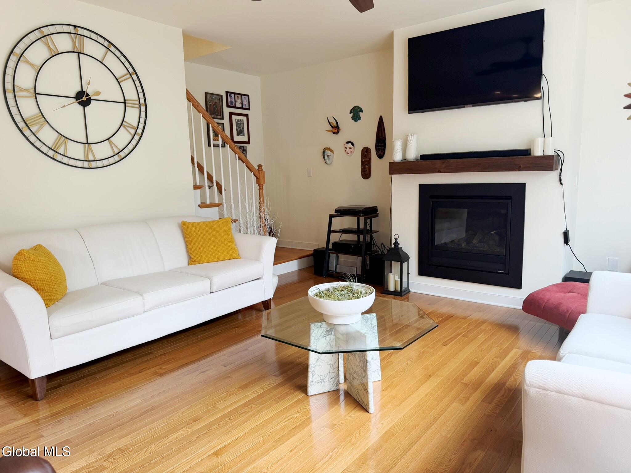 905 Ridgeview Circle Schodack, NY 12033 - Photo 24 of 61 Living Room
