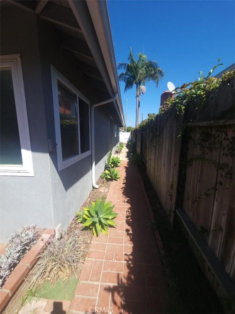 1111 Valley Circle Costa Mesa, CA 92627 - Photo 6 of 7 a pathway of a house