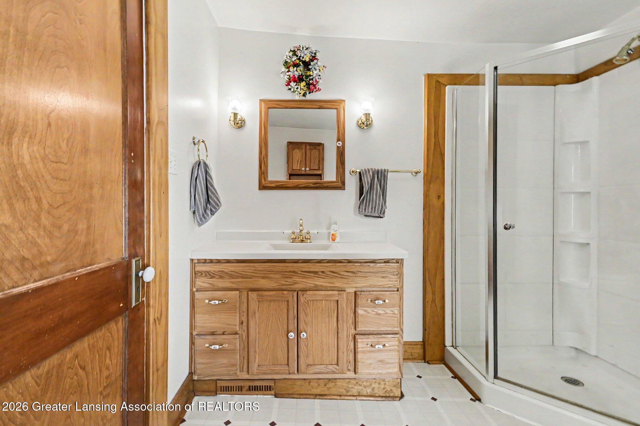925 Clark Street Lansing, MI 48906 - Photo 16 of 27 020_file_9340