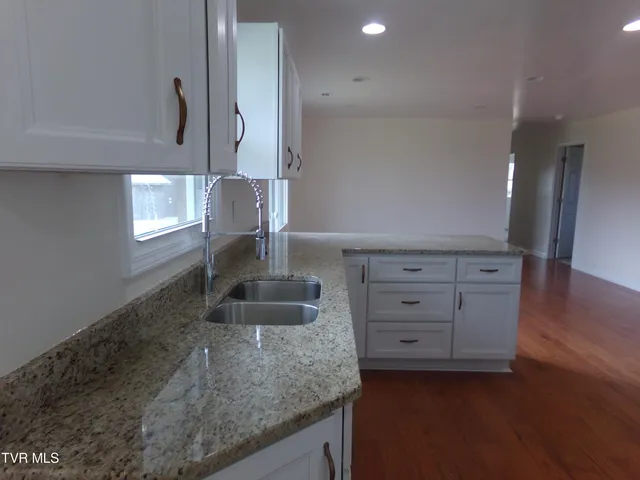 $475,000 | 915 Muddy Creek Road, Piney Flats, TN 37686