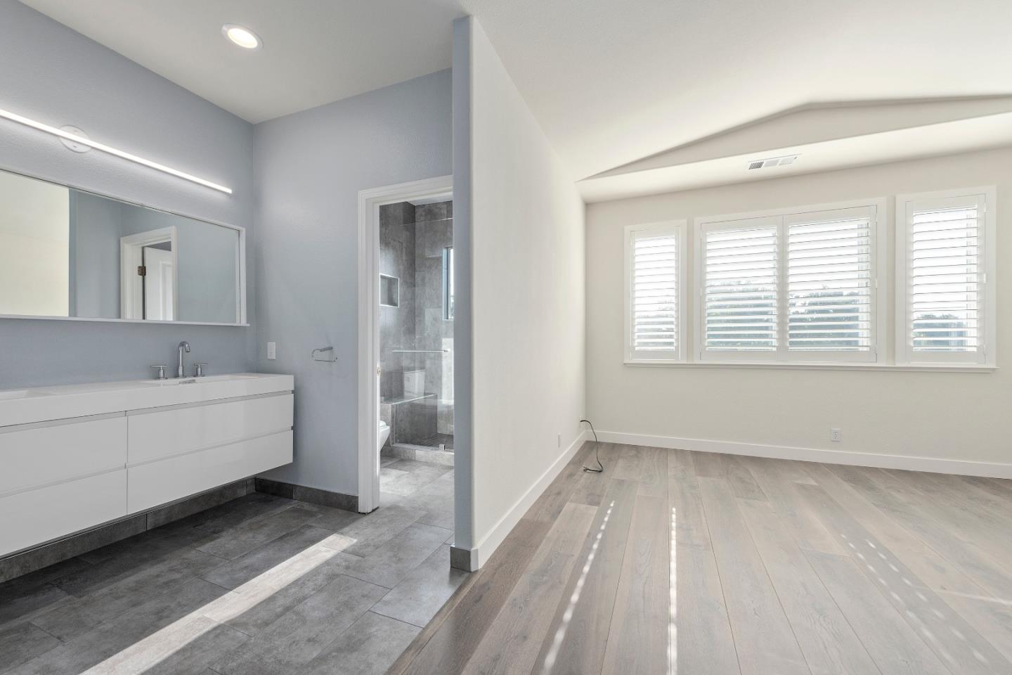 72 Cannery Circle Campbell, CA 95008 - Photo 11 of 20 a bathroom with a bathtub and a sink