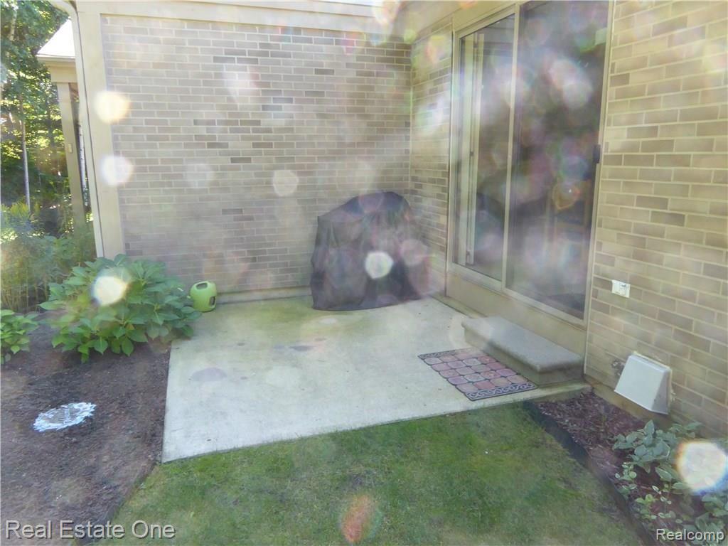 60-1 Pine Tree Ridge, Unit 23 Waterford, MI 48327 - Photo 6 of 23 2016-09-20 03.08