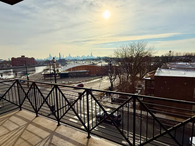 $500,000 | 2811 North Bell Avenue, Unit 301, Chicago, IL 60618