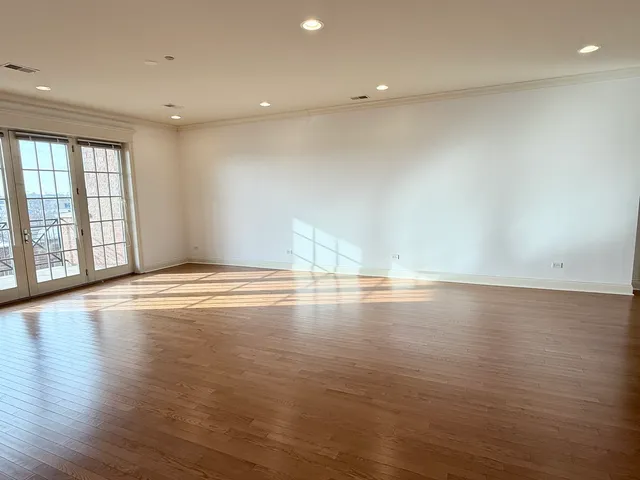 $500,000 | 2811 North Bell Avenue, Unit 301, Chicago, IL 60618