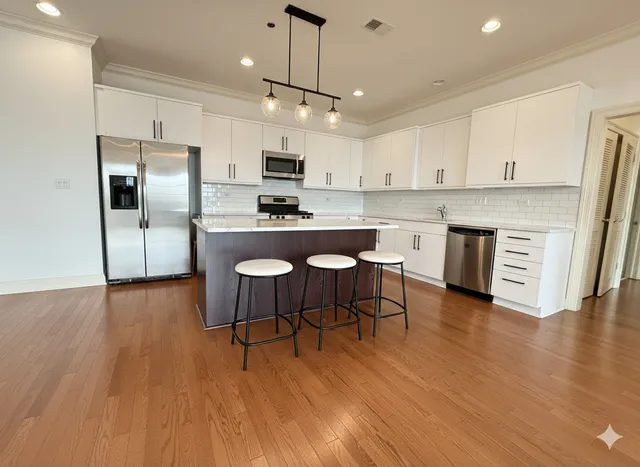 $500,000 | 2811 North Bell Avenue, Unit 301, Chicago, IL 60618