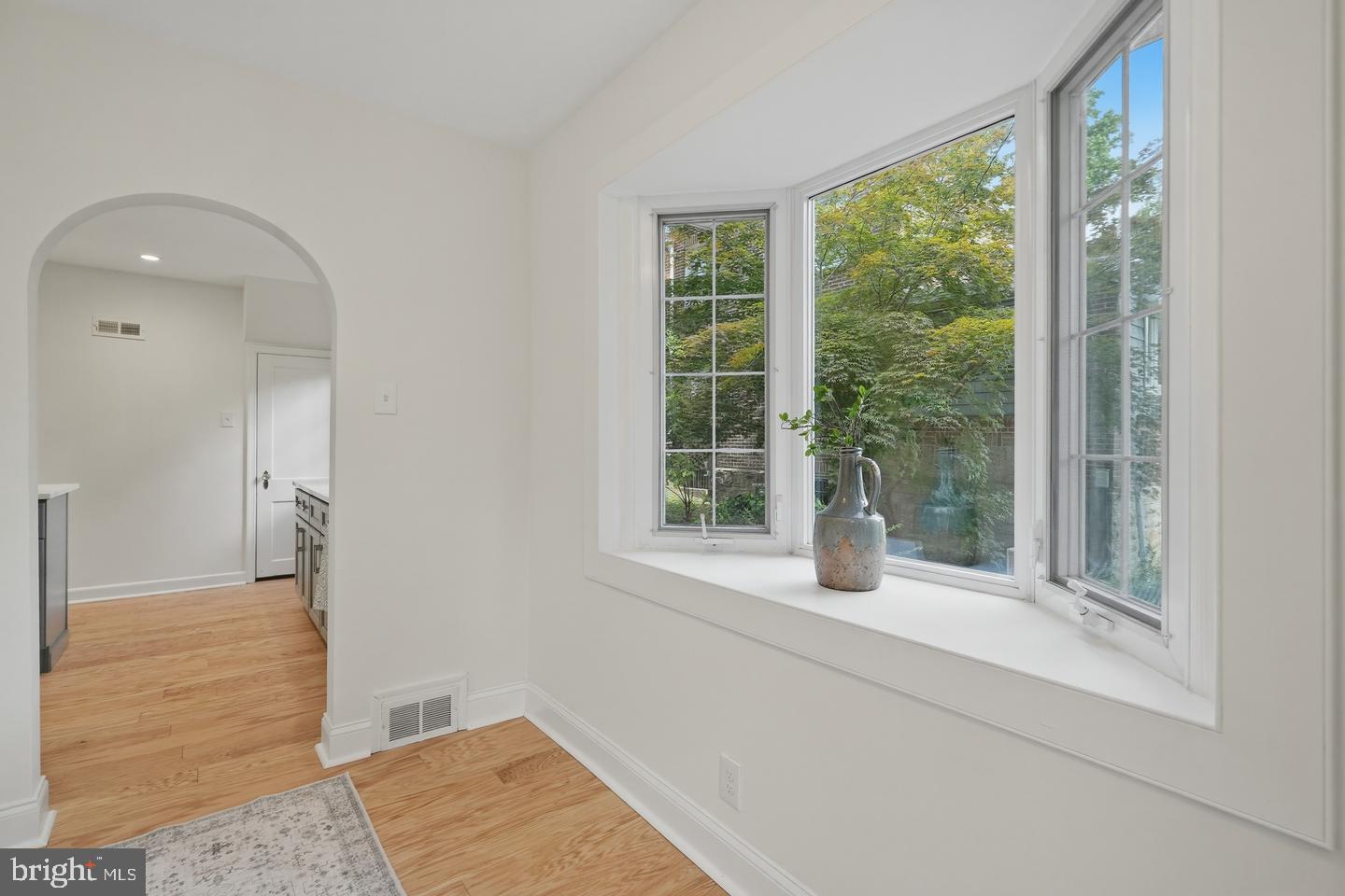 800 Pleasant Hill Road Wallingford, PA 19086 - Photo 8 of 33 Bright bay window with serene views.