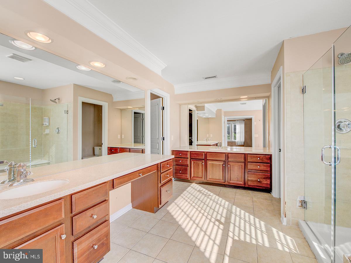 540 Morgan Drive Mickleton, NJ 08056 - Photo 23 of 33 a large bathroom with a sink mirror and a bath tub