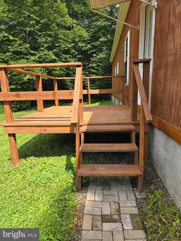 a view of entryway with a front door