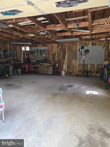 a view of a garage