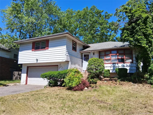 $725,000 | 1036 Furth Road, Valley Stream, NY 11581
