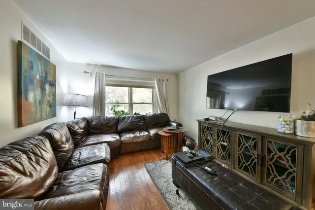 $350,000 | 100 Victoria Drive, Montgomeryville, PA 19446