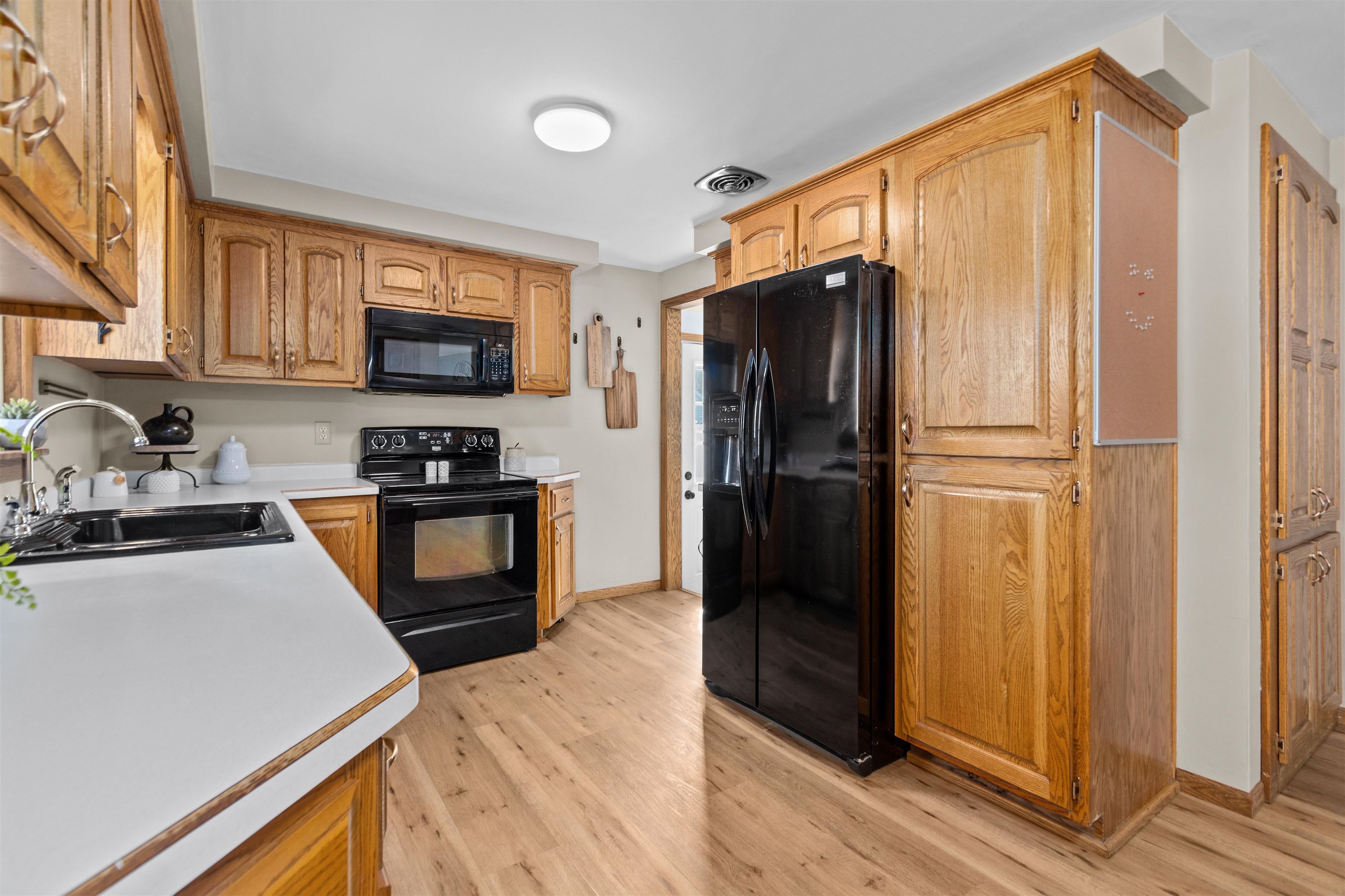 121 South Schaefer Street Appleton, WI 54915 - Photo 11 of 33