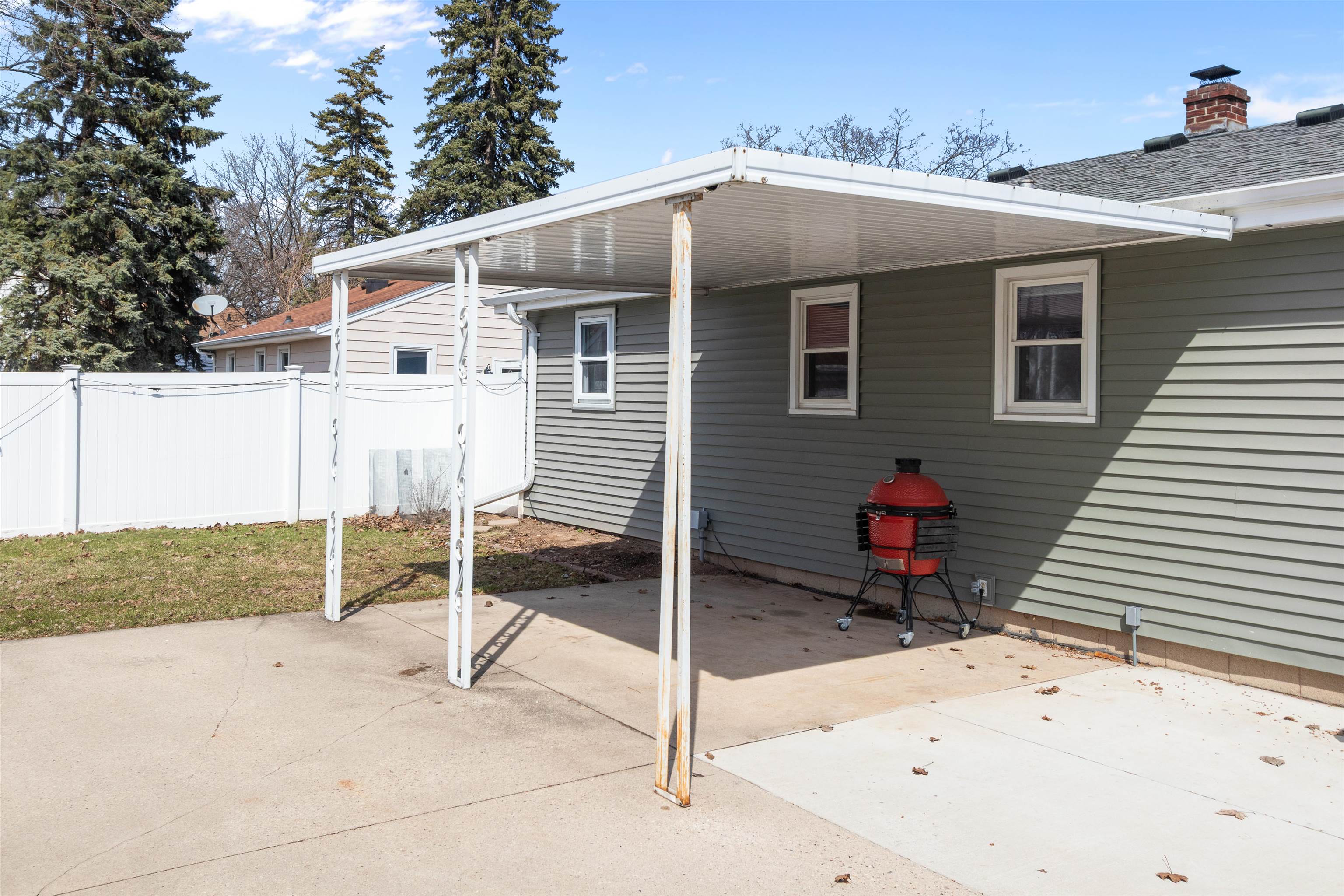 121 South Schaefer Street Appleton, WI 54915 - Photo 26 of 33