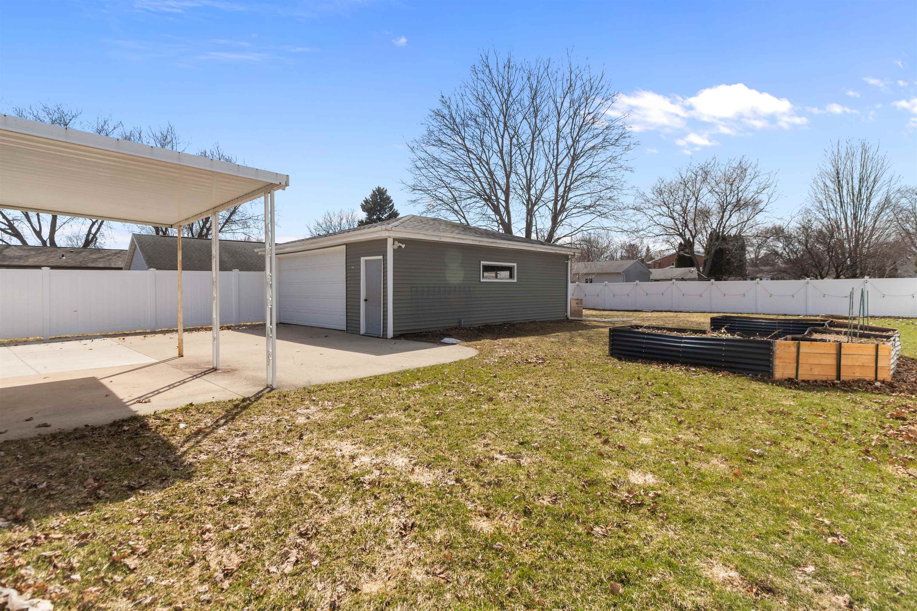 121 South Schaefer Street Appleton, WI 54915 - Photo 28 of 33