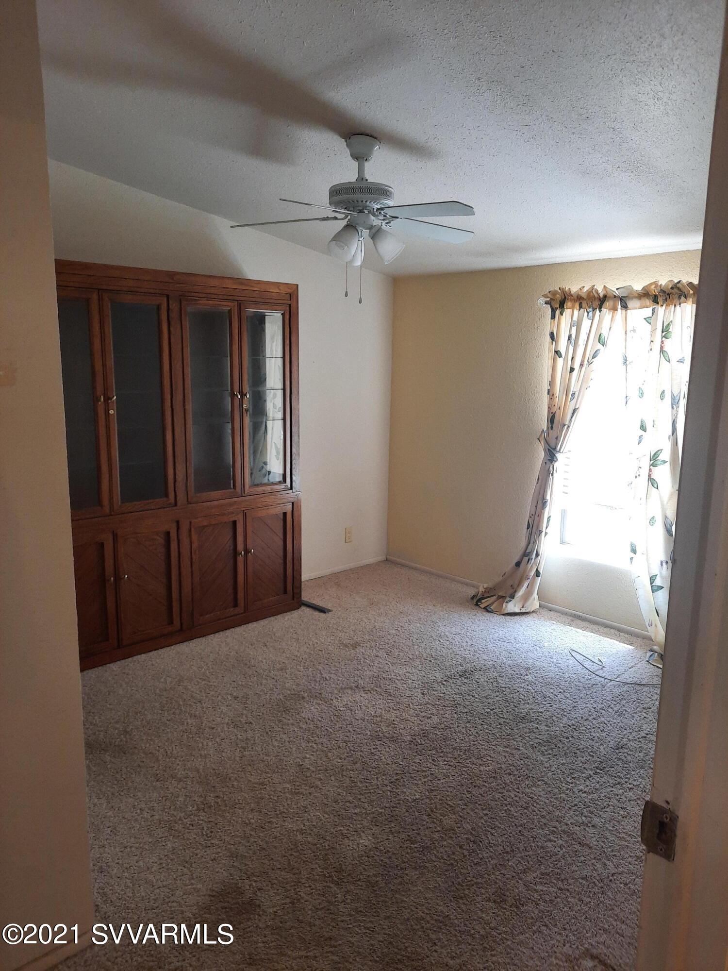 3965 Beaver Lane Rimrock, AZ 86335 - Photo 7 of 10 en empty room with windows and ceiling fan