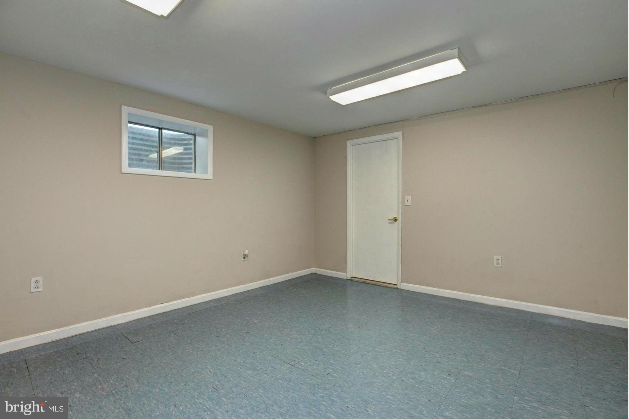 8933 Centerway Road Gaithersburg, MD 20879 - Photo 29 of 29 an empty room with a workbench