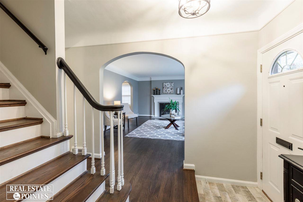 1901 Severn Road Grosse Pointe Woods, MI 48236 - Photo 5 of 37