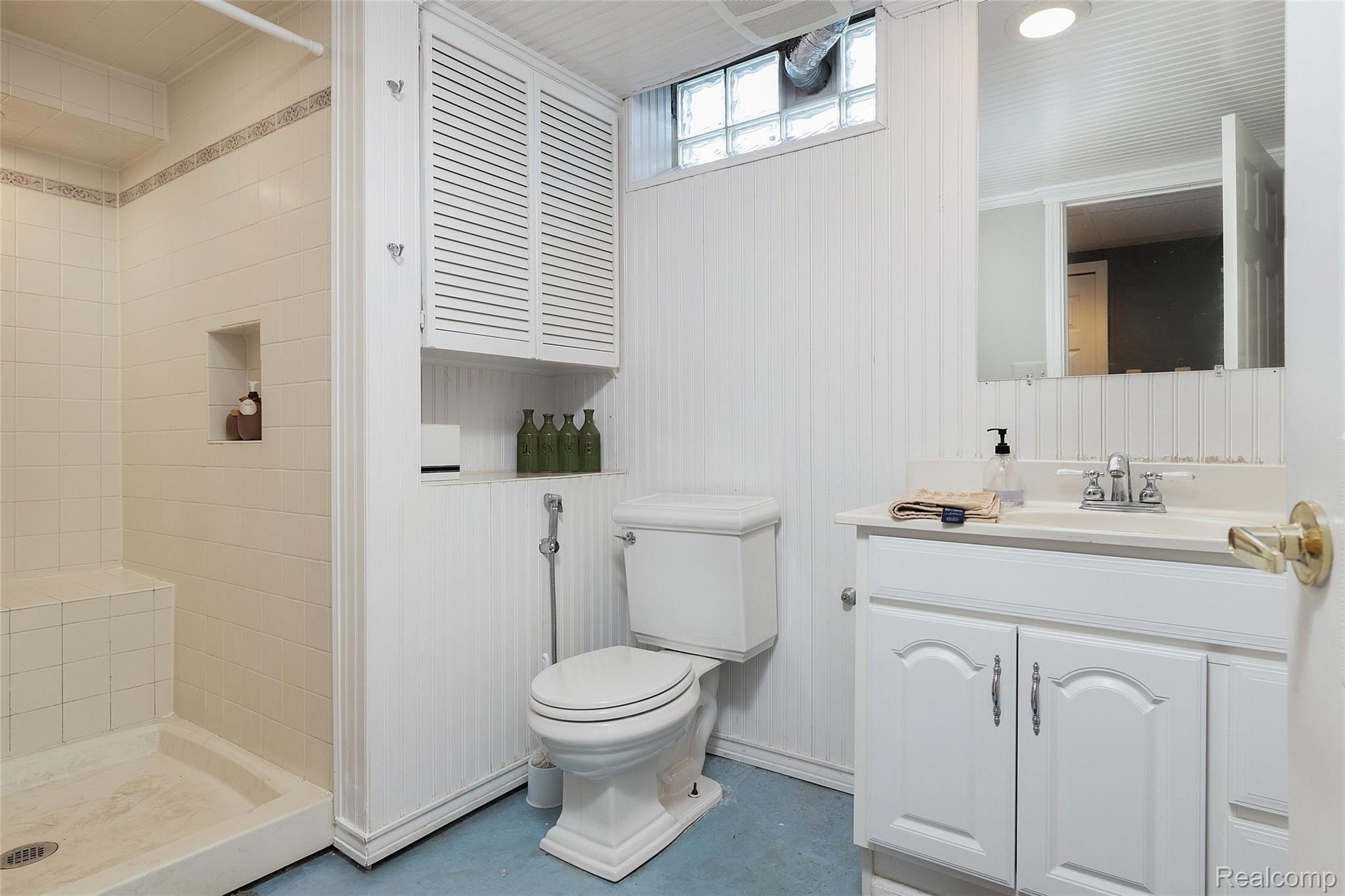 1827 Newcastle Road Grosse Pointe, MI 48236 - Photo 24 of 32 24.jpg