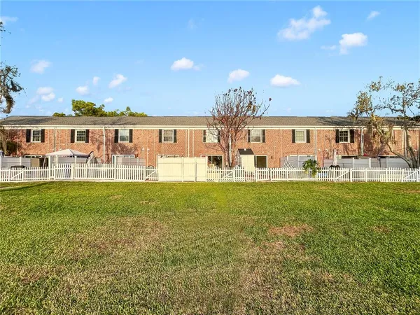 an aerial view of ocean residential house with outdoor space and garden