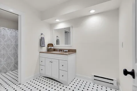 $2,800 | 34 Lexington Court, Red Bank, NJ 07701