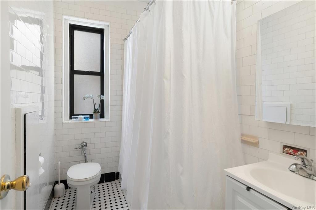 31 Pondfield Road, Unit 46 Bronxville, NY 10708 - Photo 5 of 15 a bathroom with a sink toilet and a mirror