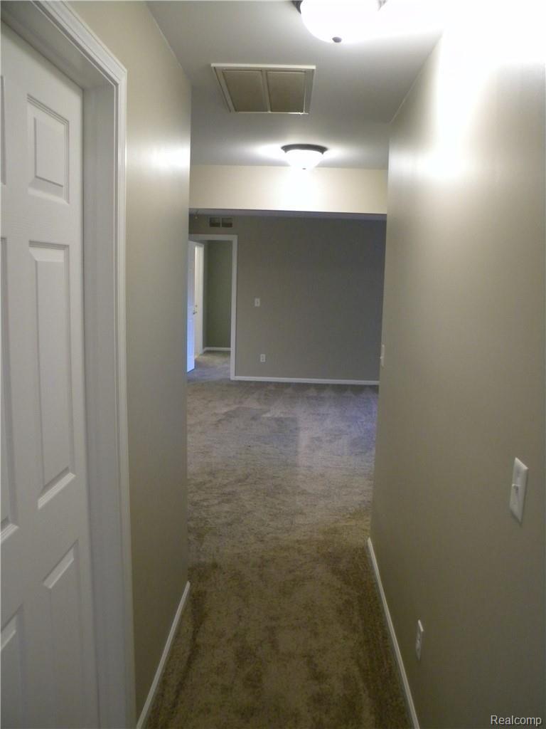 3585 Oakmonte Boulevard, Unit 58 Rochester, MI 48306 - Photo 28 of 43 DSCN9583.JPG