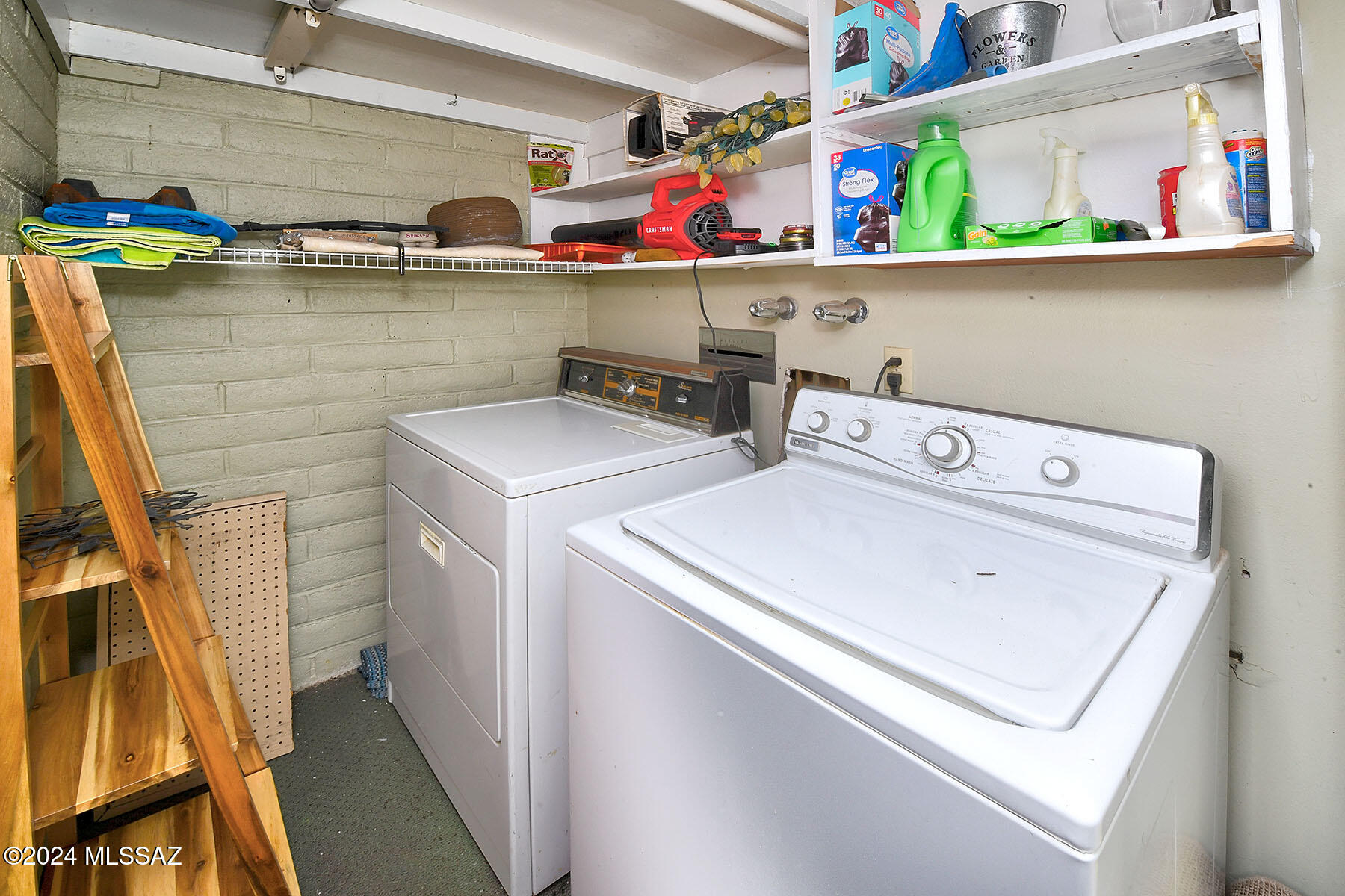 729 West Las Lomitas Road Tucson, AZ 85704 - Photo 18 of 40 SEPARATE LAUNDRY ROOM
