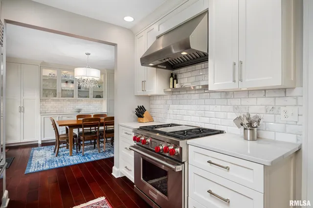 $895,000 | 4407 North Grandview Drive, Peoria Heights, IL 61616