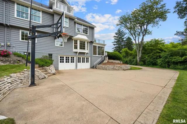 $895,000 | 4407 North Grandview Drive, Peoria Heights, IL 61616