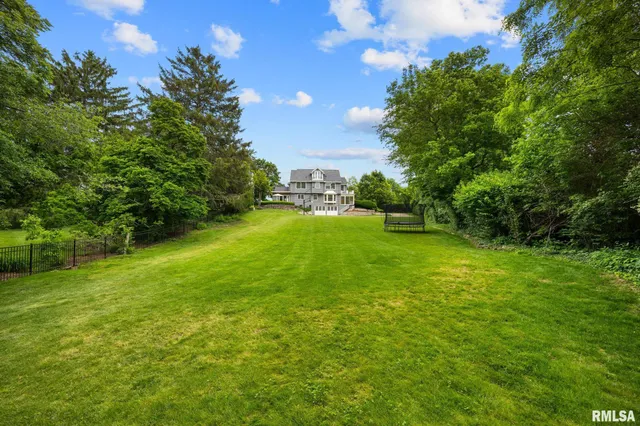 $895,000 | 4407 North Grandview Drive, Peoria Heights, IL 61616