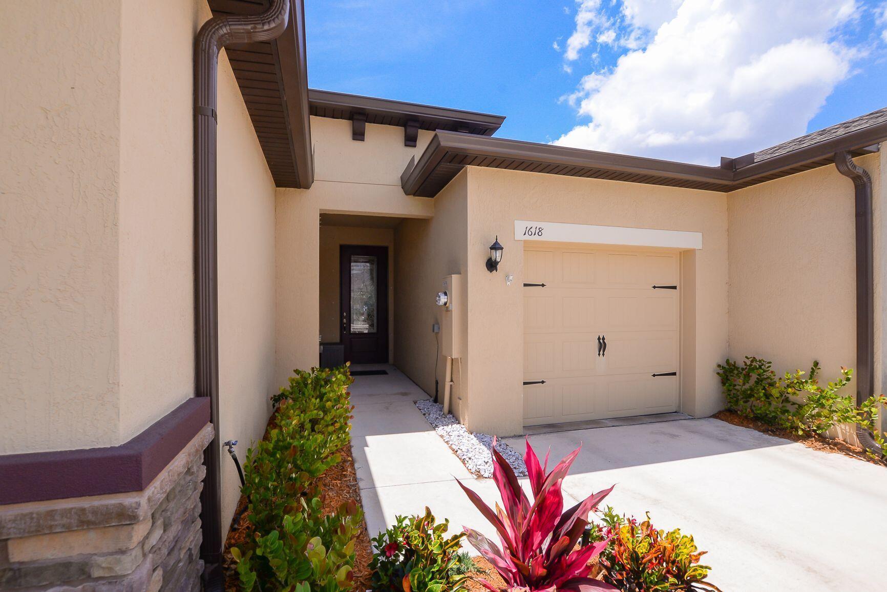 1618 Merriment Way Fort Pierce, FL 34947 - Photo 2 of 32 Front View