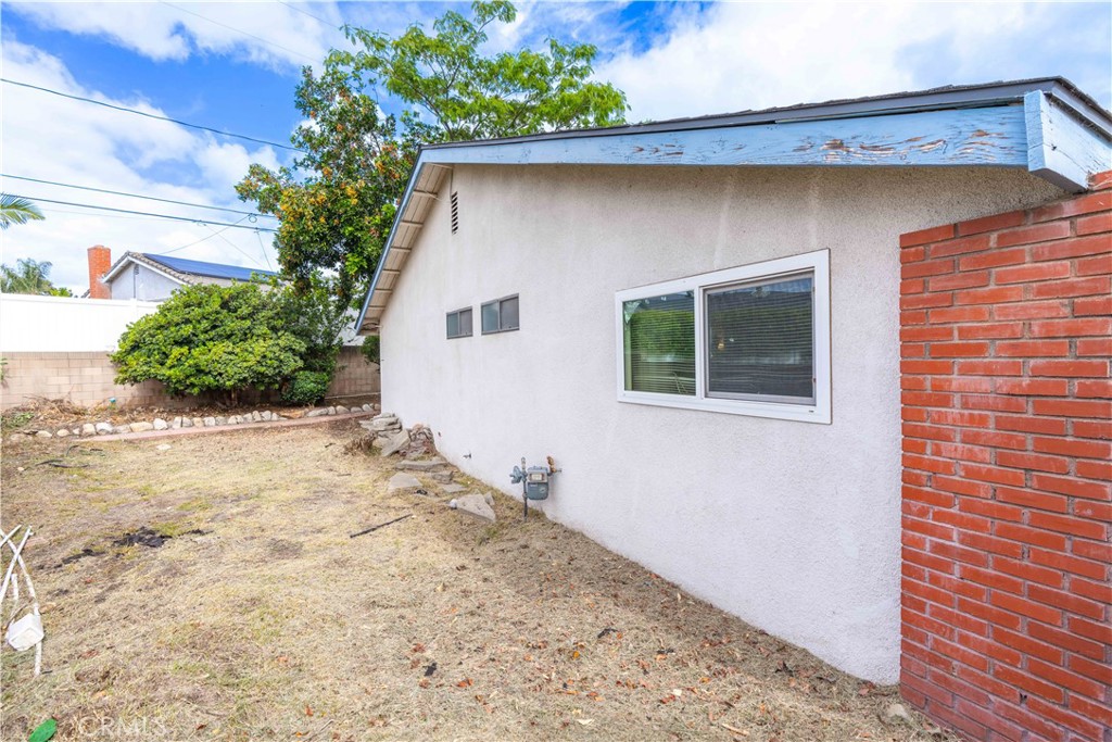 6320 Topaz Street Rancho Cucamonga, CA 91701 - Photo 20 of 32 Side Yard