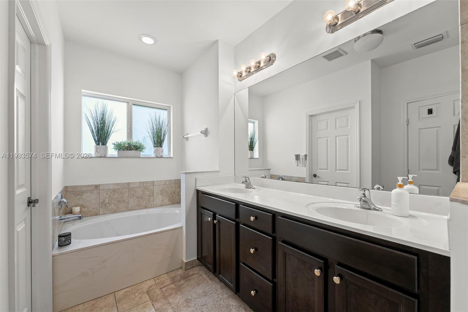 2338 Southeast 16th Terrace Homestead, FL 33035 - Photo 12 of 36