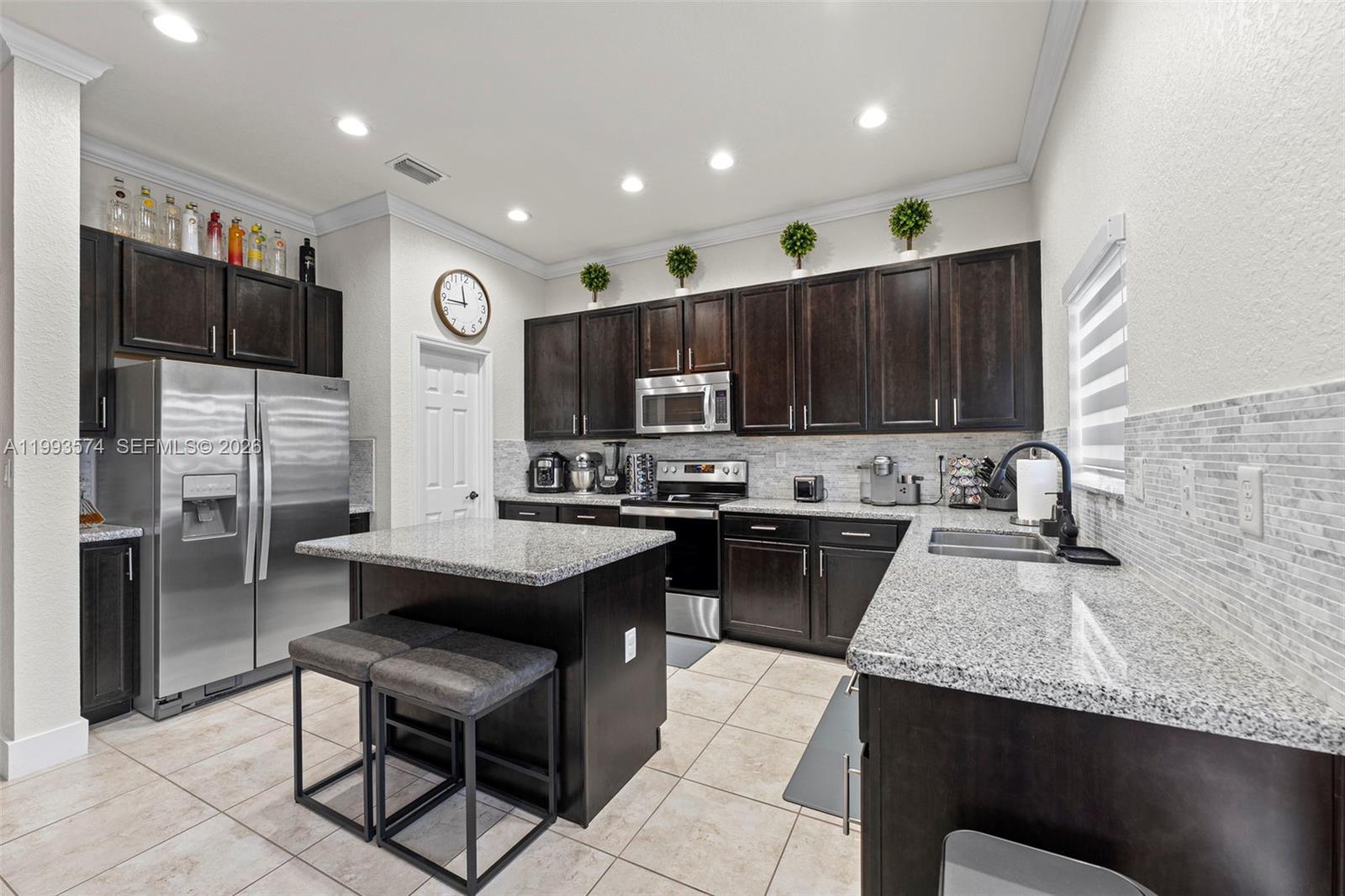 2338 Southeast 16th Terrace Homestead, FL 33035 - Photo 5 of 36