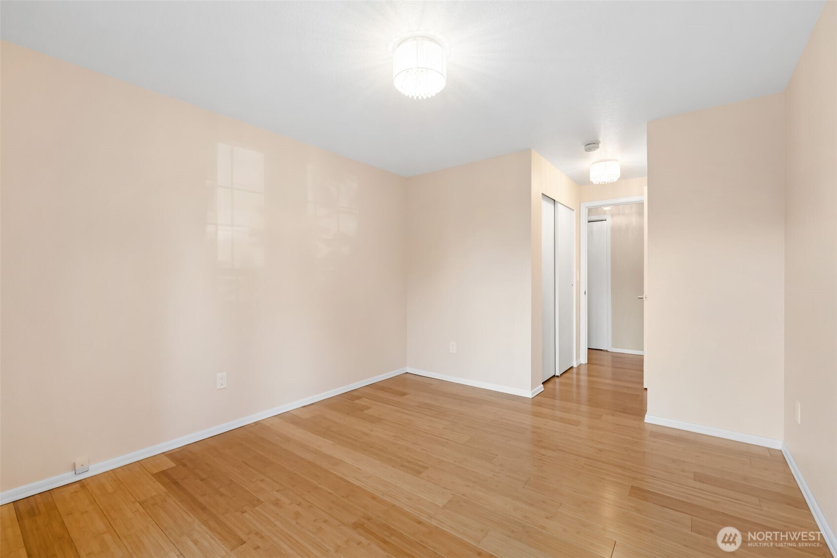 9220 78th Street Southwest Lakewood, WA 98498 - Photo 25 of 40 a view of an empty room