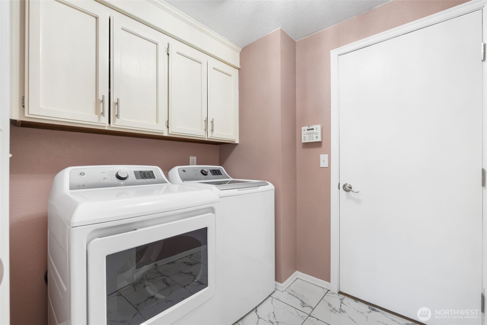 9220 78th Street Southwest Lakewood, WA 98498 - Photo 26 of 40 a utility room with dryer and washer