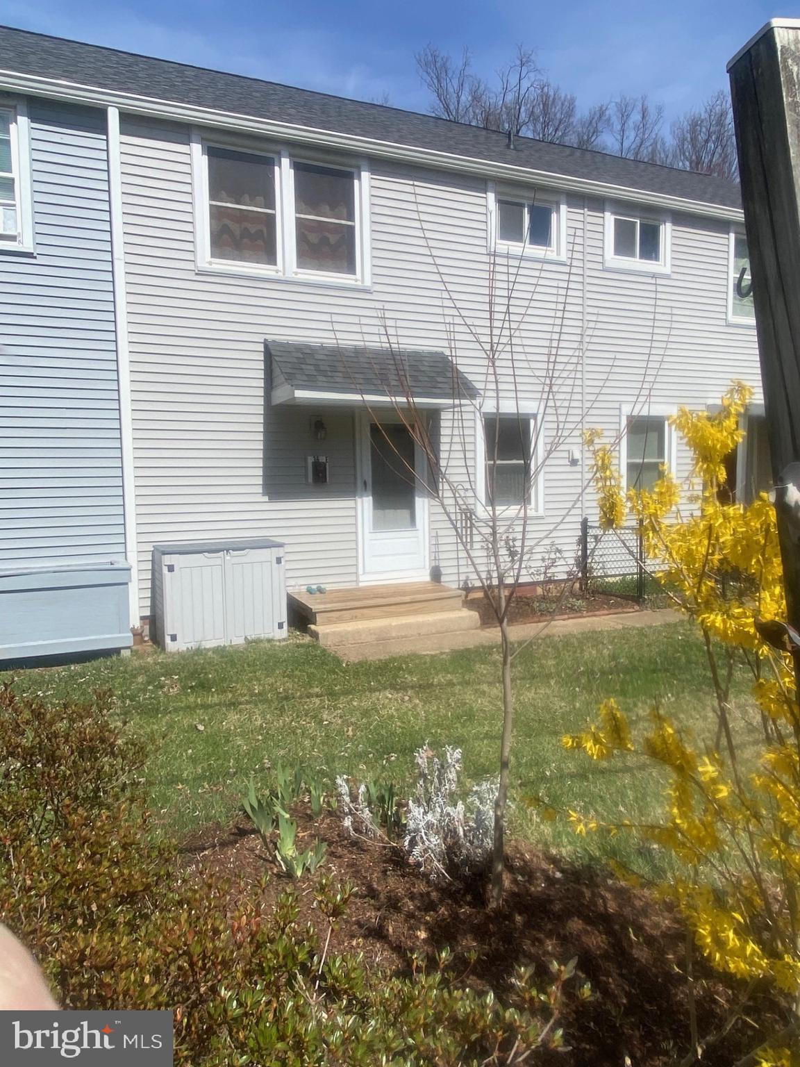 36 Ridge Road Greenbelt, MD 20770 - Photo 4 of 27 a view of a backyard of the house